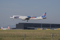 LOT Embraer 195 in Sonderlackierung